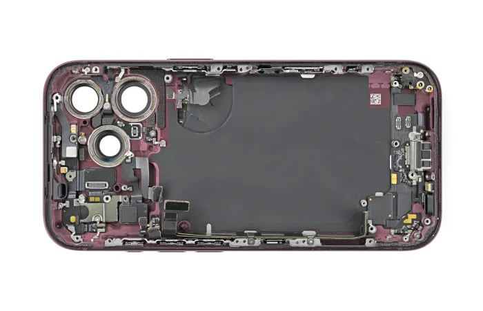 iPhone 18 Pro: difficoltà nelle riparazioni secondo il teardown iFixit
