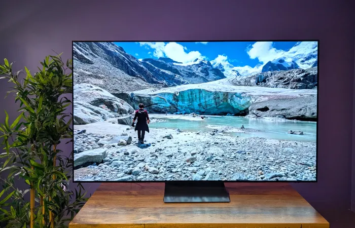 Samsung S90H: OLED accessibile con filtro antiriflesso per ambienti luminosi