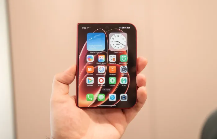Xiaomi presenta lo smartphone pieghevole 18 Fold, rivale di iPhone Ultra