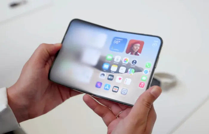 Apple svela iPhone Duo: il primo foldable pensato per professionisti e early adopter