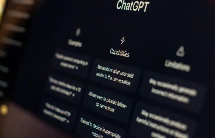 ChatGPT riproduce firme di cartoonist: allarme per l'attribuzione delle opere