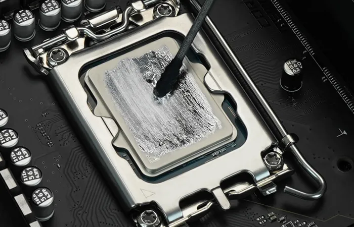 Il liquid metal non si asciuga: reazione solida compromette la conduttività termica